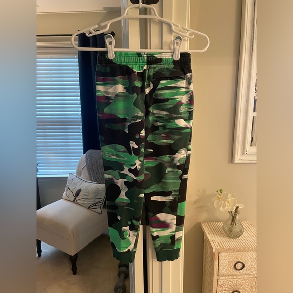 Under Armour Youth Boys Sweatpants - Youth Small (Bundle for Discount) - Picture 3 of 4